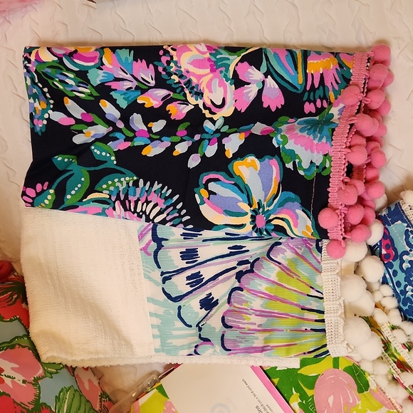 Lilly Pulitzer Set of 9 Hand Towels Target Collab Set of 4, 3 GWP, 2 Shellabrate - Picture 3 of 13